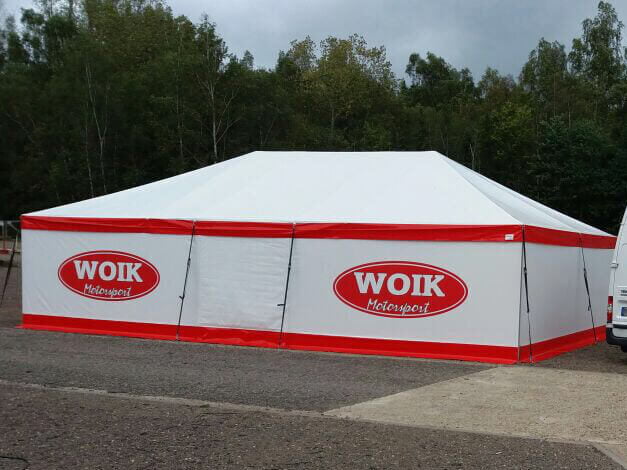 woik-motorsport-zelt-mit-transporter-und-anhänger