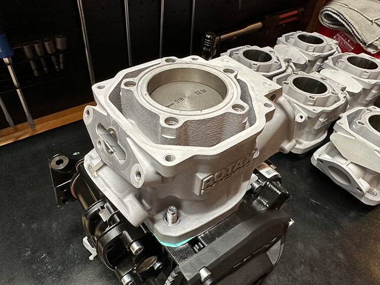 rotax-max-senior-motor-oben-offen