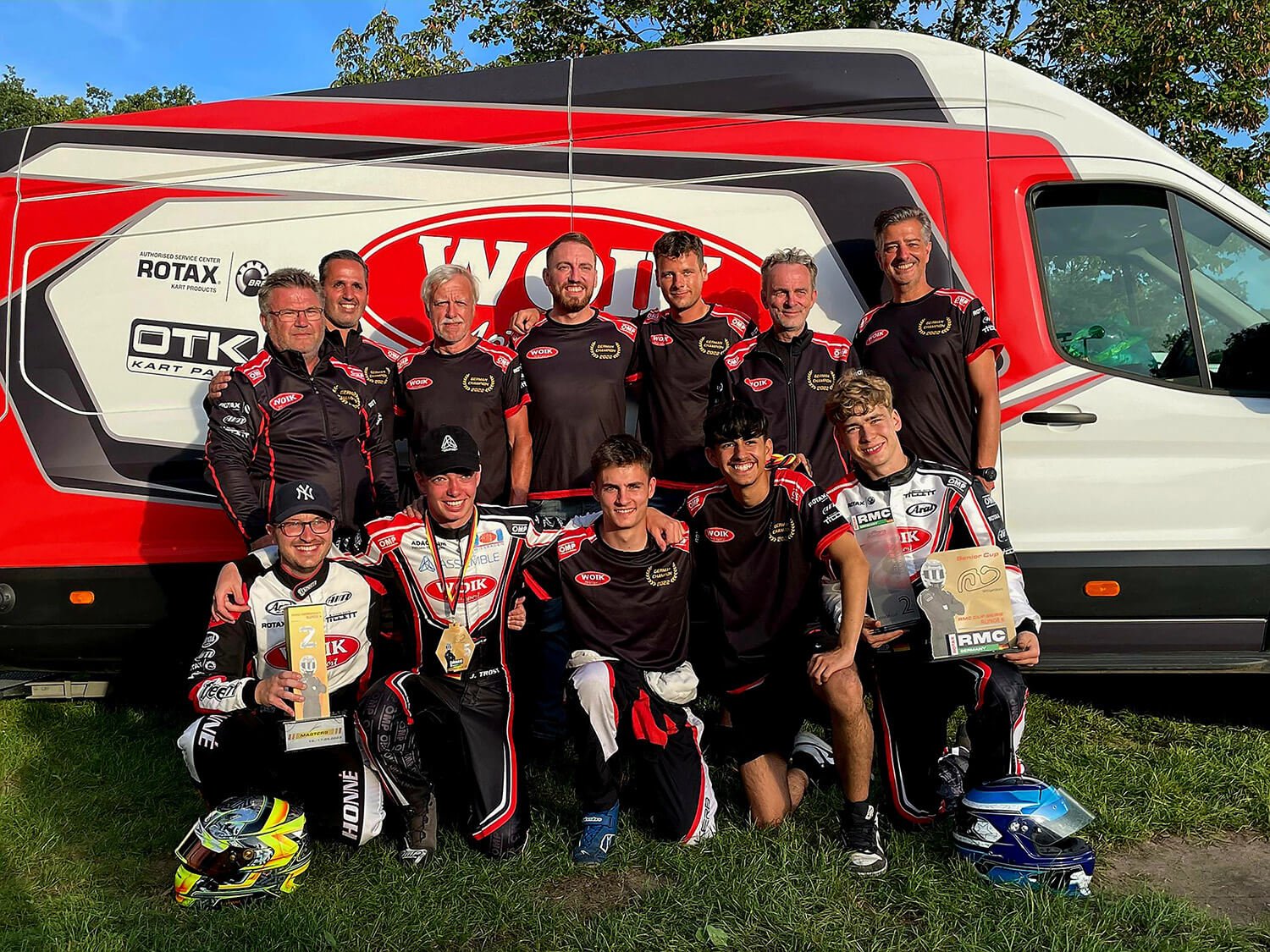 Woik Motorsport Team vor Transporter